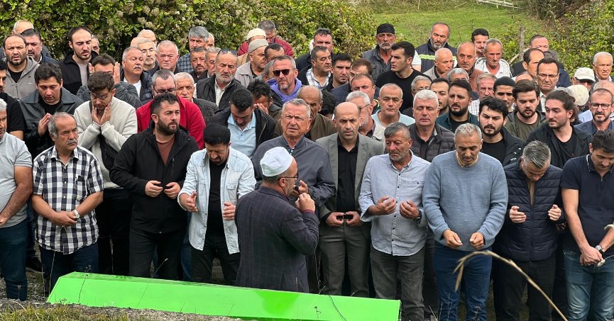 Emekli uzman çavuşun katlettiği eşi ve oğlu toprağa verildi