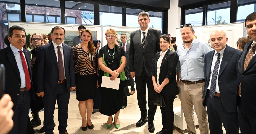 KARTEPE’DE EKİM GEÇİDİ SERGİSİ AÇILDI