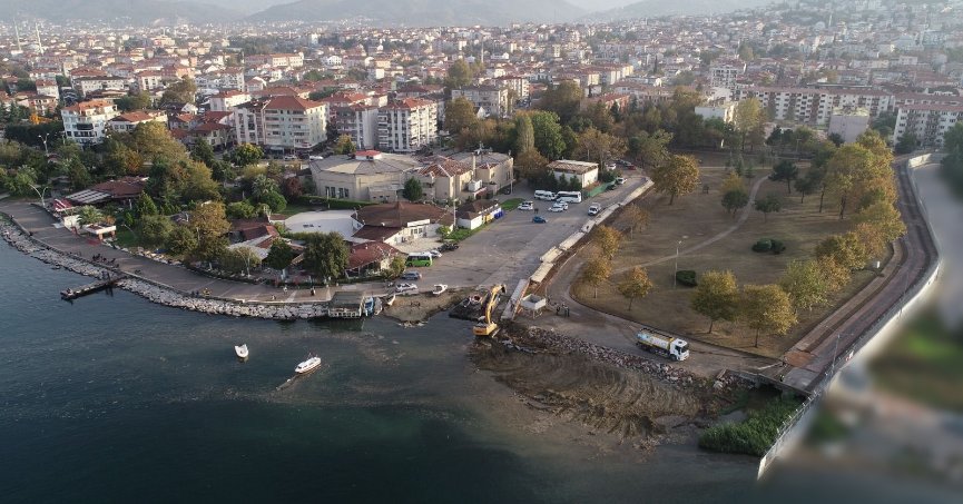 GÖLCÜK BELEDİYESİ SOSYAL YAŞAM ALANINA DÖNÜŞTÜRECEĞİ ASKERİ ALANI DEVRALDI 
