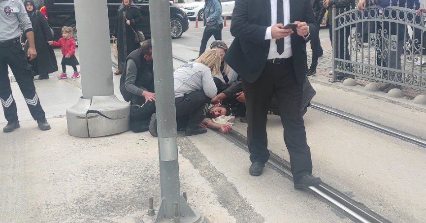 Kocaeli’de tramvayın çarptığı yaya yaralandı