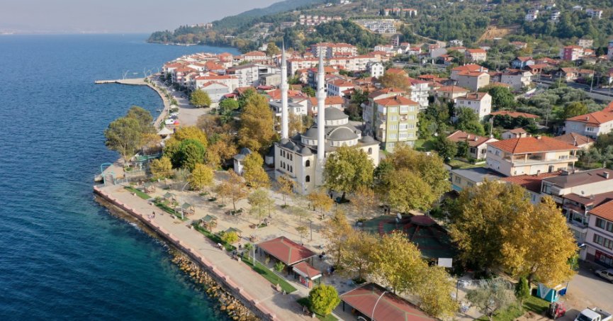 Büyükşehir’den Ulaşlı Camii’ne estetik meydan