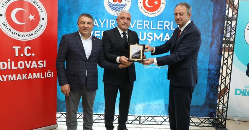 Hayırseverlere vefa plaketi