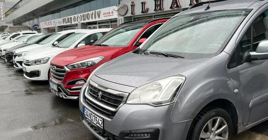 Can çekişen ikinci el otomobil piyasası faiz artırımıyla kontak kapattı