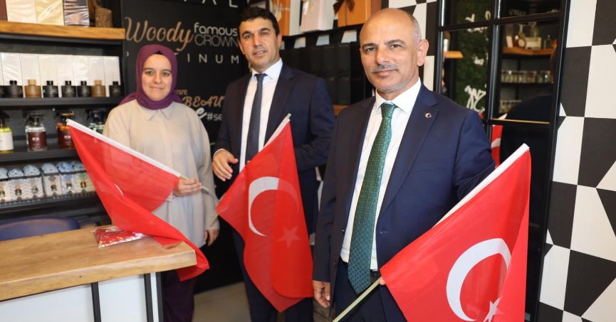 Körfez Belediyesi, Cumhuriyetin 100. Yılı için bayrak dağıttı