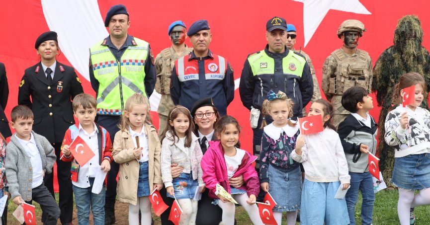 Jandarma, Cumhuriyetin 100. yılını çocuklarla kutladı