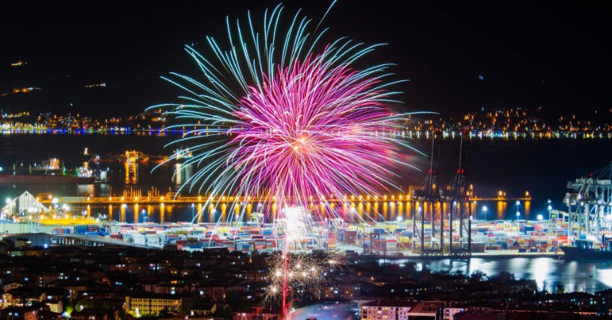 Körfez’de meşaleler geceyi aydınlattı