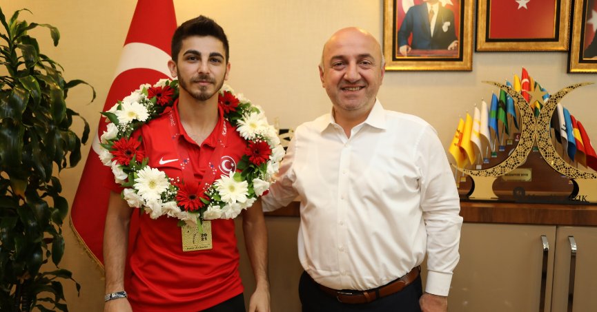 Eray Şamdan'dan 100. yılda anlamlı madalya