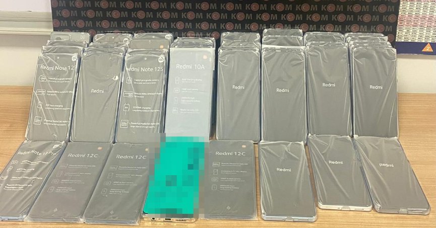 Durdurulan araçtan gümrük kaçağı telefonlar ele geçirildi