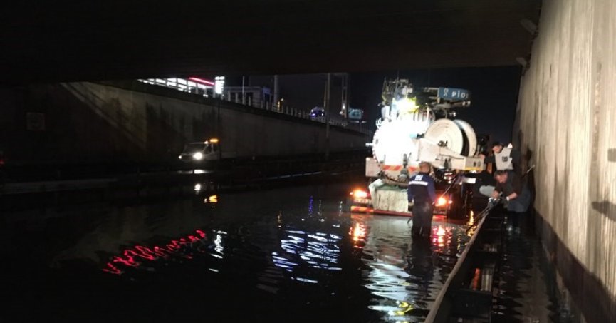 Kocaeli'de sağanak yağış alt geçitleri göle çevirdi