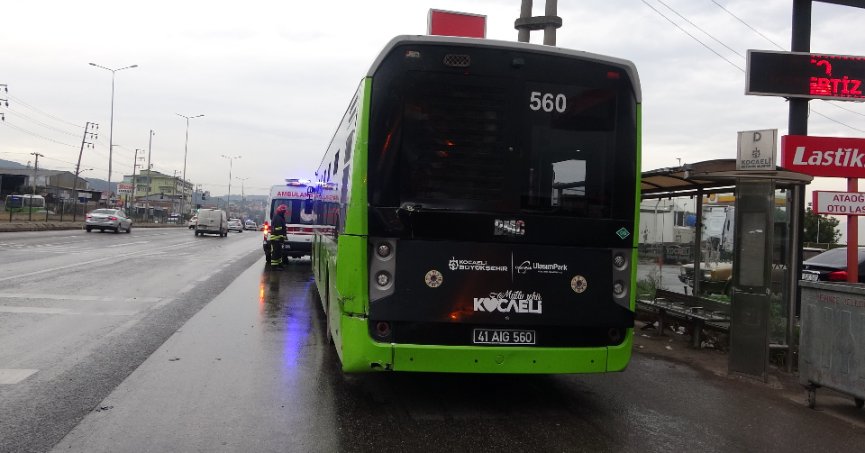 Tır belediye otobüsüne çarptı : 9 yaralı