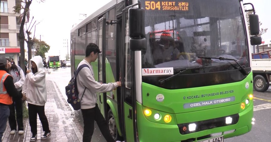 Bu otobüsler sadece öğrenciler için