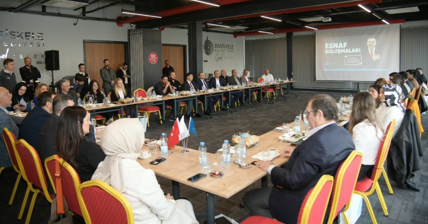 Başkan Özlü, Eczacılar ile Bir Araya Geldi          