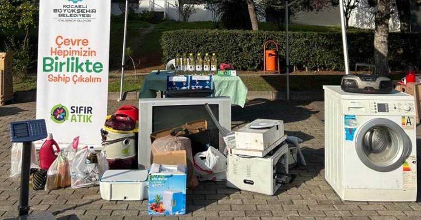 Kocaeli’de 2 ton elektronik atık 700 lt bitkisel yağ toplandı