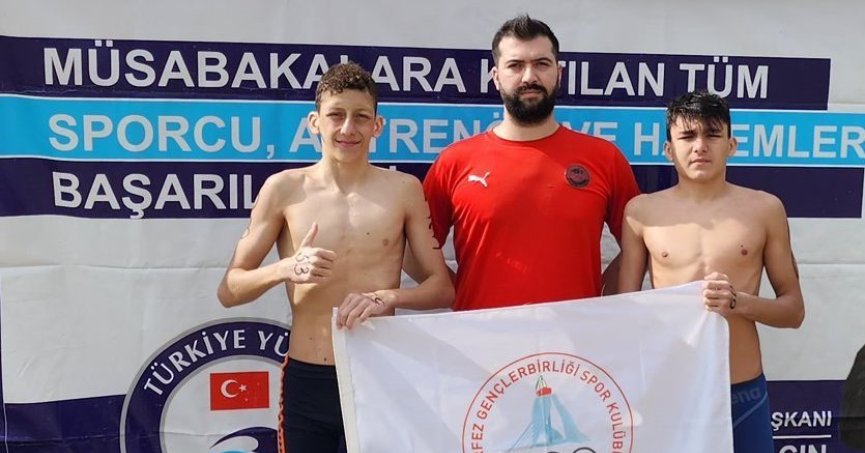 Körfezli yüzücüden çifte derece; Türkiye birincisi oldu