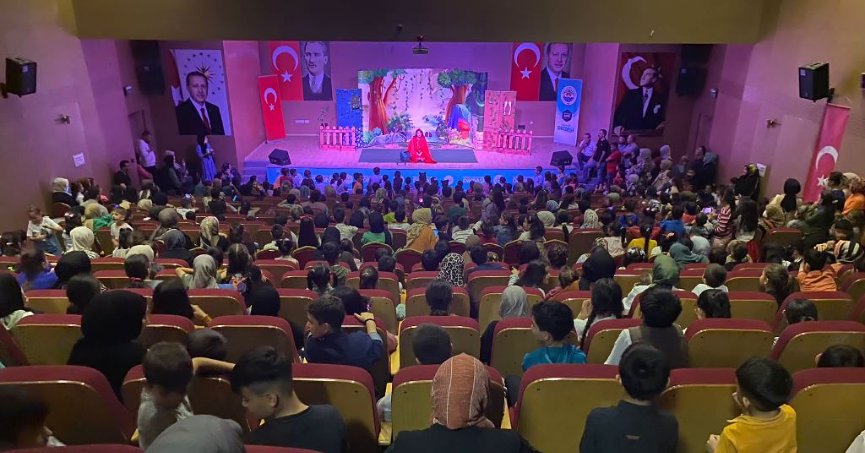 Dilovalı Çocuklar Tiyatroya Doydu 