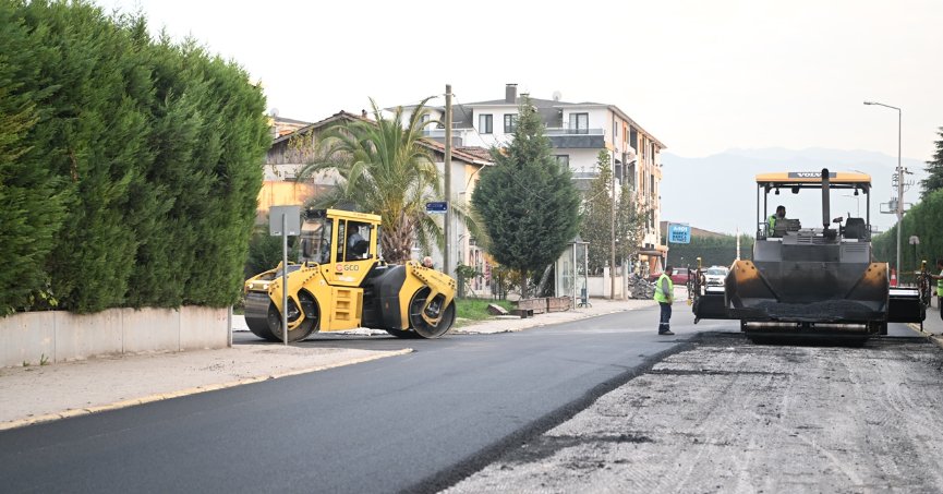 KARTEPE’DE 1950 TON ASFALT SERİMİ YAPILDI