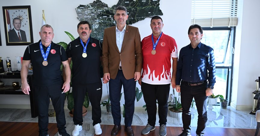 KOCAMAN VETERAN GÜREŞÇİLERİNİ KABUL ETTİ