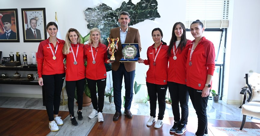 BAŞKAN KOCAMAN ÖĞRETMENLERİ TEBRİK ETTİ