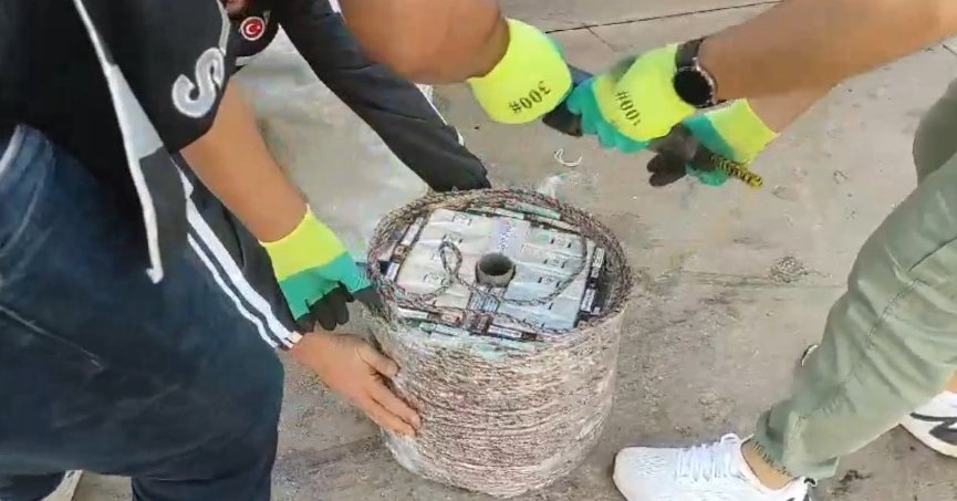 Otobüsteki kaçak sigara zulası hayrete düşürdü