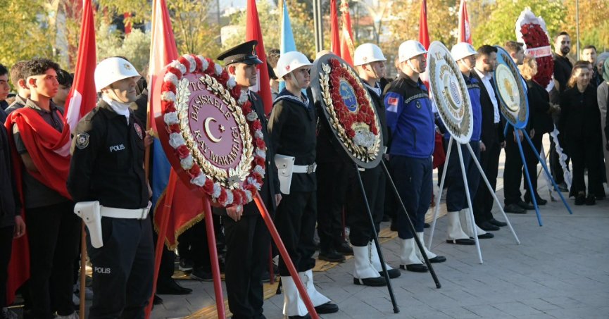 Başiskeleliler Gazi Mustafa Kemal Atatürk’ü Saygıyla Andı       