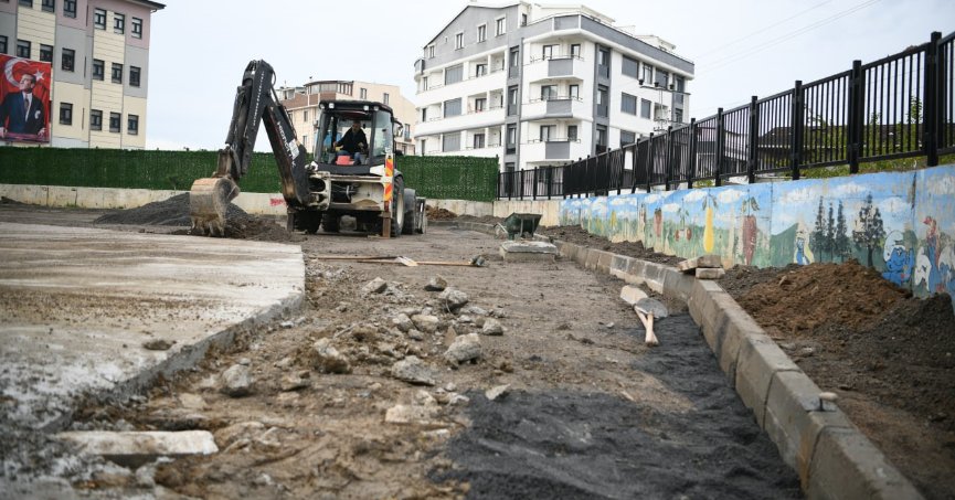 Okul bahçeleri bakım onarıma girdi