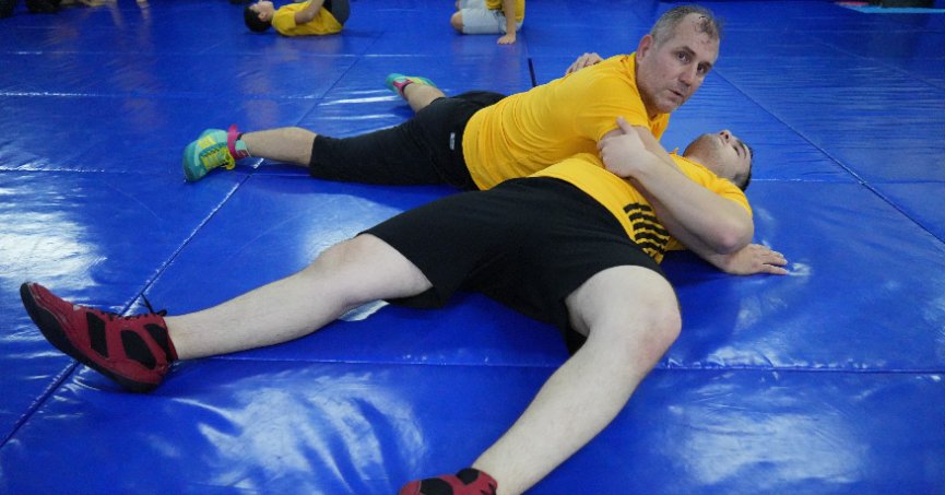 Fabrika işçisi Nazmi Kahveciler, Polonyalı rakibini böyle yere serdi