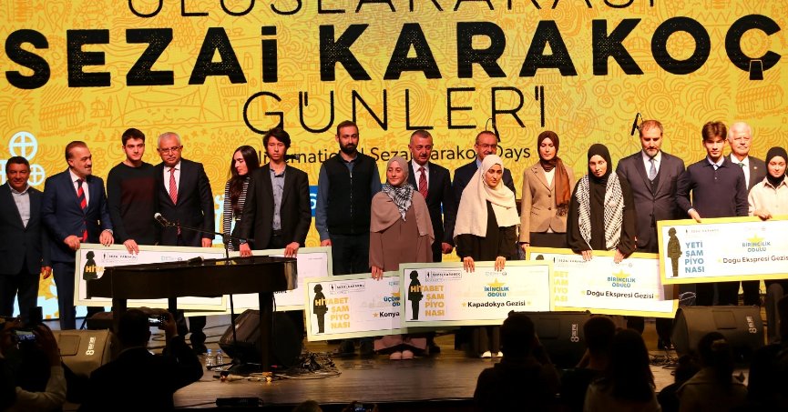 Üstat Karakoç muhteşem bir gecede şiirleriyle anıldı