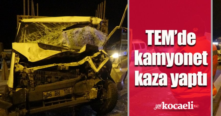 TEM’de kamyonet kaza yaptı: 10 kilometre araç kuyruğu oluştu