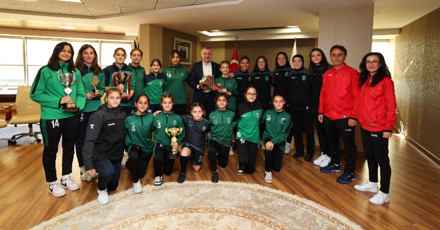 Başkan Büyükakın; Kızlarımız bizi gururlandırdı