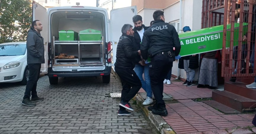 Eşini öldürüp oğlunu yaralamıştı, intihar etti