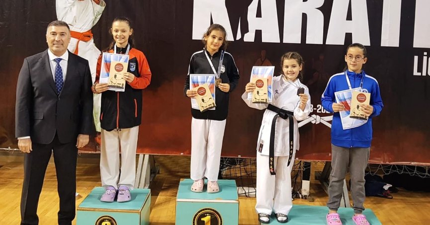 Eskişehirli kareteciler madalyaları topladı