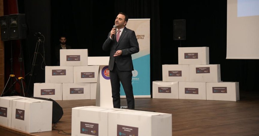 Başiskele Belediyesi’nden Okullara Spor Malzemesi Desteğine Devam