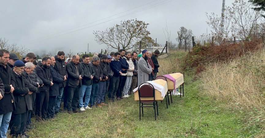 Kocaeli’deki aile katliamında ölen anne ile oğlu Sinop’ta toprağa verildi