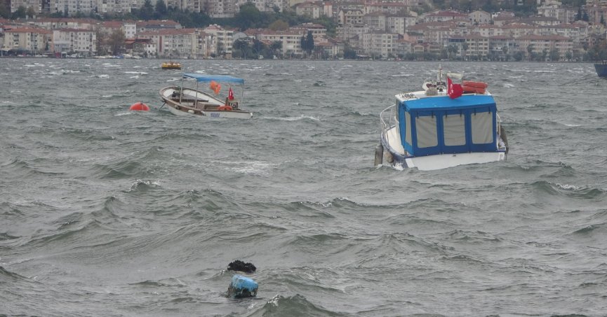 Kocaeli'de fırtına: 7 balıkçı teknesi battı