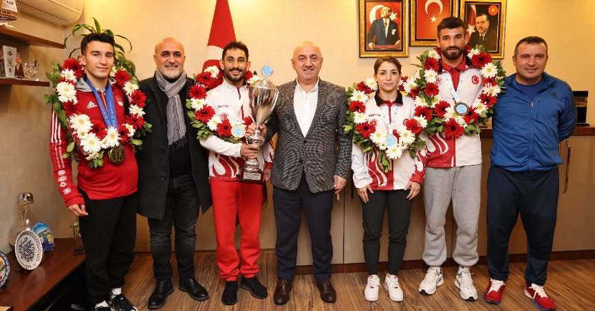 Darıca'nın dünya şampiyonlarına coşkulu karşılama