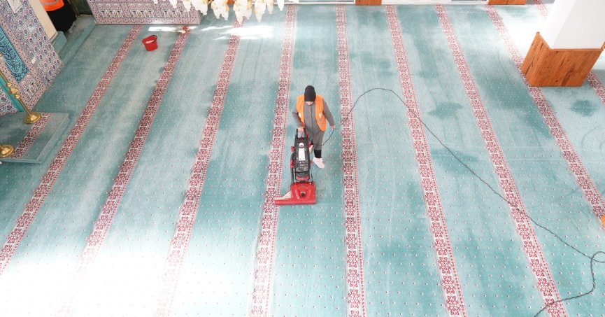 İbadethanelere düzenli temizlik