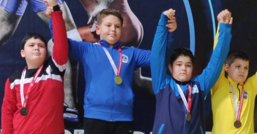 Körfezli genç güreşçiler Kartepe’den başarıyla döndüler