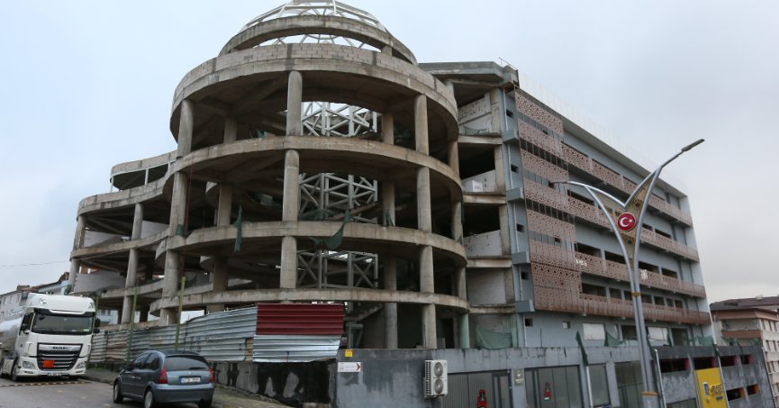 Derince’nin Yeni Hizmet Binasında Çalışmalar Sürüyor