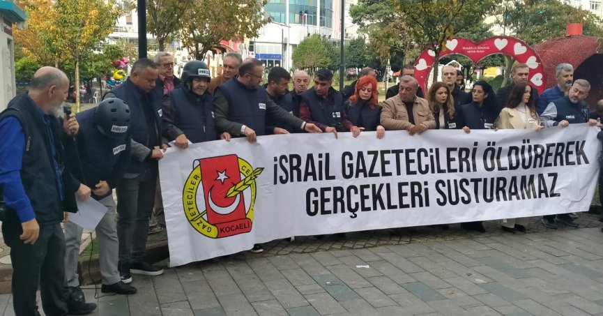 Gazeteciler İsrail'in meslektaşlarına yönelik saldırılarını protesto etti