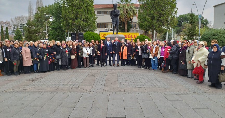Gölcük'te kadınların seçme ve seçilme hakkı kutlandı