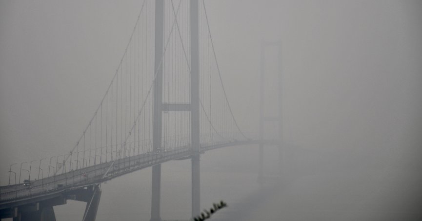 Sis bastırdı, Osmangazi Köprüsü adeta görünmez oldu