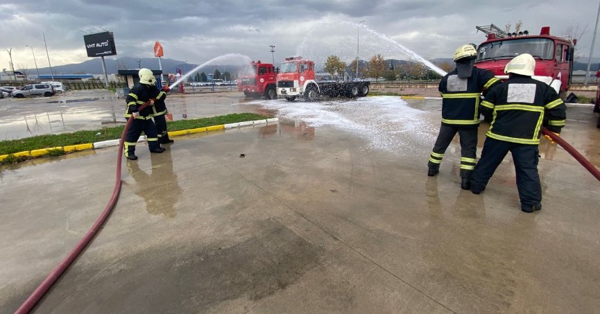 Acil durum ekiplerine Büyükşehir İtfaiyesinden eğitim