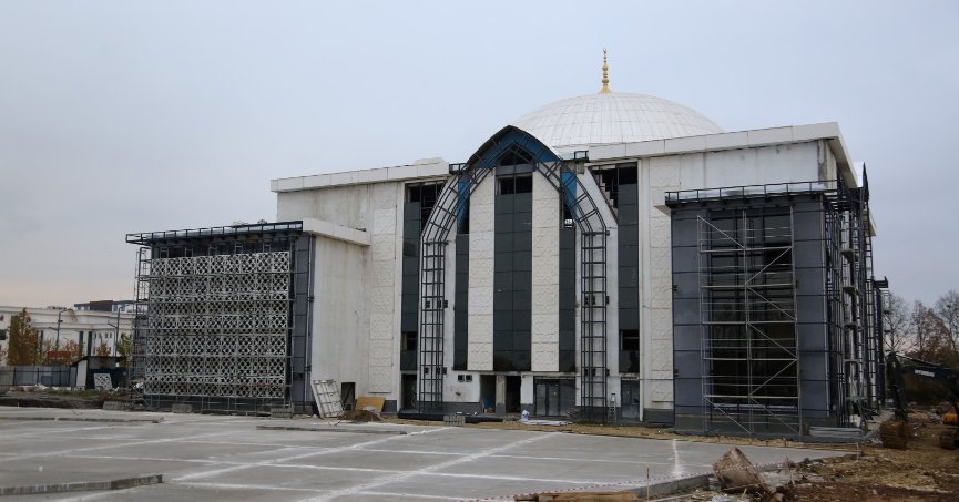 Kartepe’nin modern mimarili camisi yükseliyor