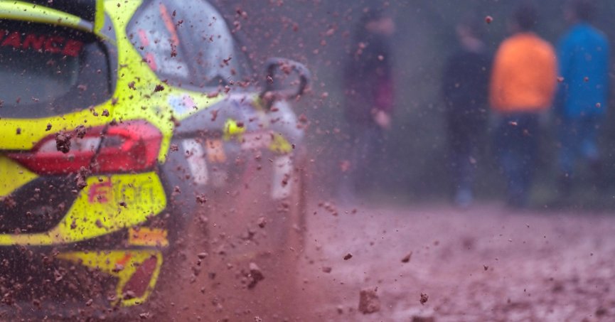 Kocaeli Rallisi nefes kesti: Ortalığı tozu dumana kattılar