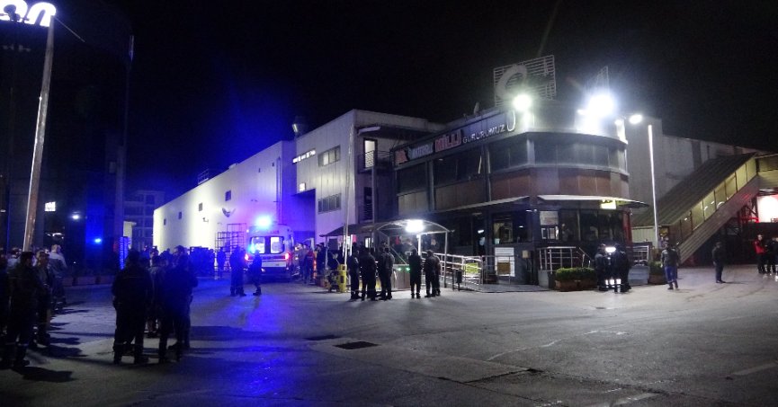 Lastik fabrikasında yangın: 8 işçi dumandan etkilendi