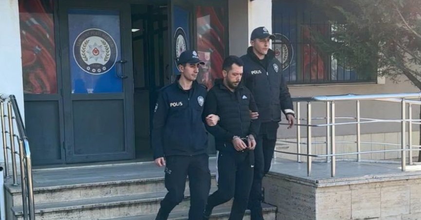 Köfte yiyen müşterilerin arasına tırla dalıp kaçmıştı : O sürücü yakalandı