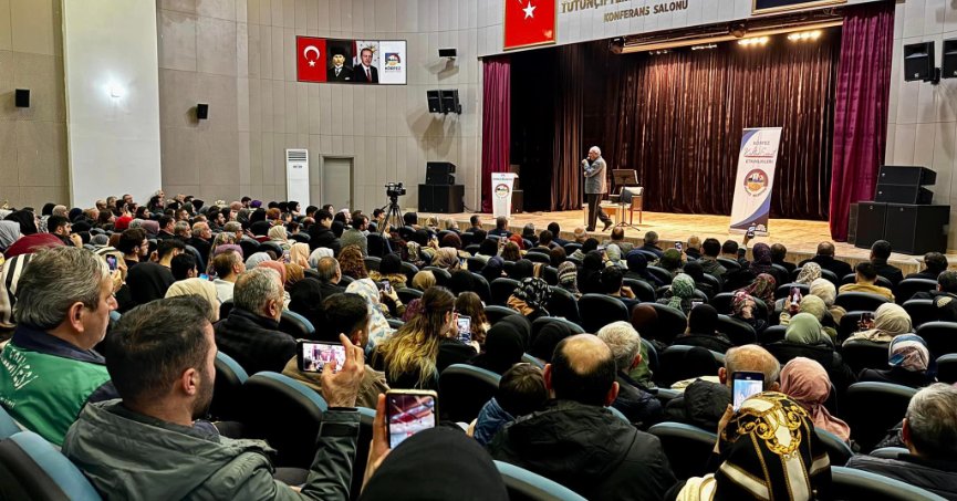 Nurullah Genç şiirleriyle gönüllere dokundu