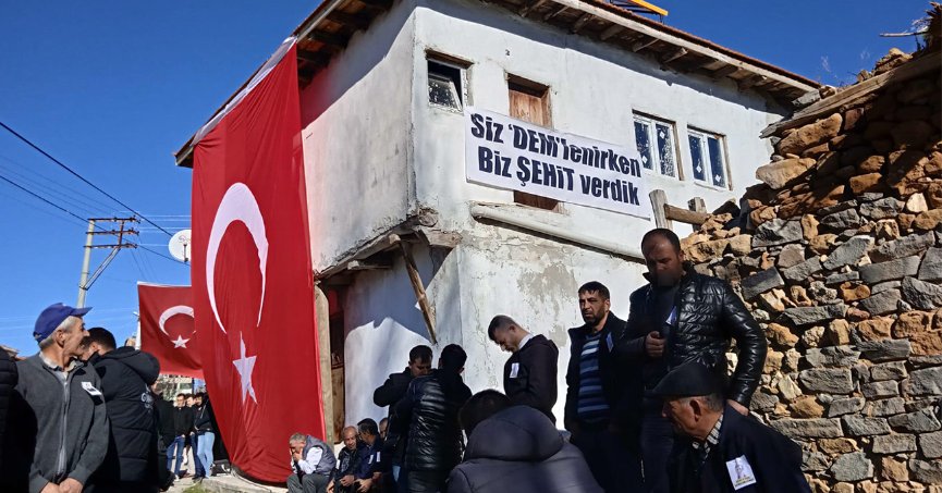 Teröre ve siyasi uzantılarına unutamayacakları pankartlı mesaj