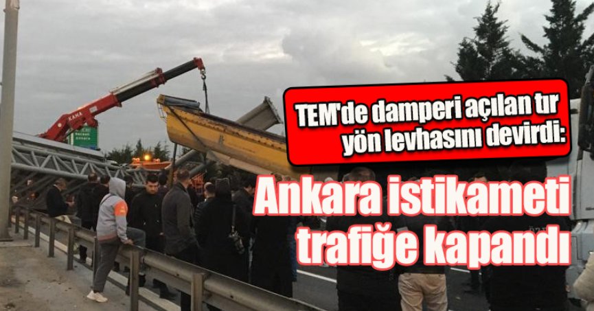 TEM'de damperi açılan tır yön levhasını devirdi: Ankara istikameti trafiğe kapandı