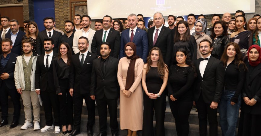 “Kentsel dönüşümü kentsel yenilenmeye dönüştürmeliyiz”